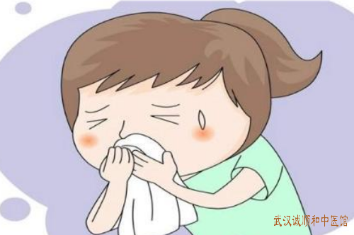 一到经期就感冒头昏流涕咽干咽痛，中医怎么认识和用哪些中药治疗经行感冒？