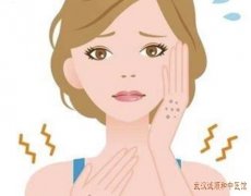 武汉街道口皮肤老中医专家：扁平疣脸上出现圆形的红色丘疹怎么治？