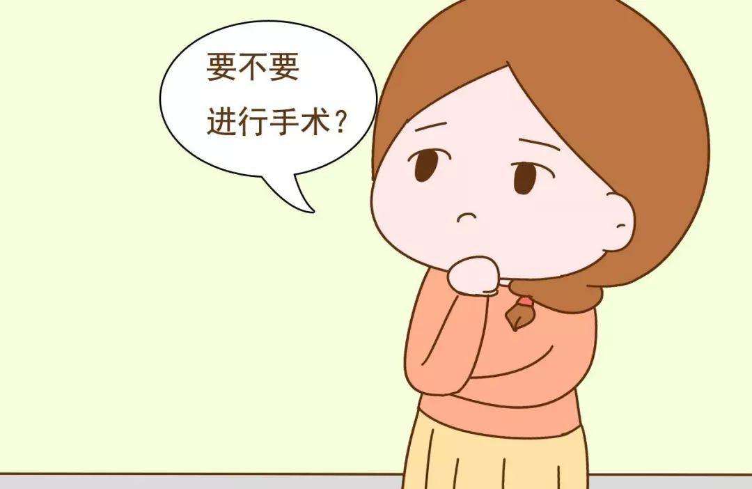 月经期间胸部胀痛有小肿块是怎么回事？乳腺纤维瘤需要手术治疗吗？