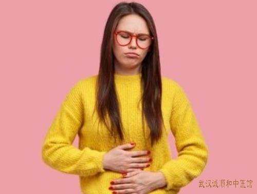 月经推迟量少腹痛难忍是什么原因引起的中医用什么方法能治好?