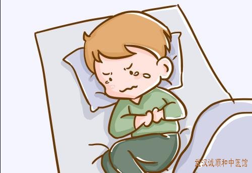 武汉广埠屯有个名老中医专家门诊：晨起腹痛即泻便日二三次稀便吃什么中药？