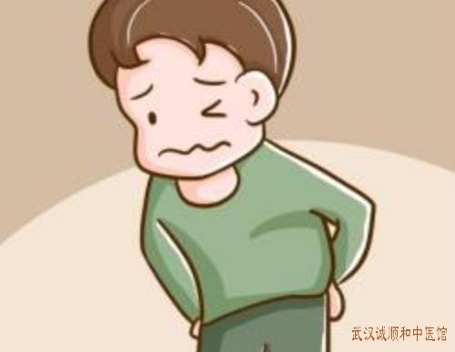 武汉地铁柏林附近有个皮肤病中医门诊：腰背部起一块高出皮表的风团怎么治？