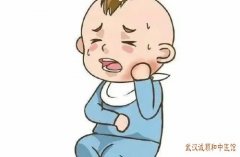 武汉小洪山疑难杂症老中医：小儿眼闭合不全鼻唇沟变浅漱口漏水耳后按压